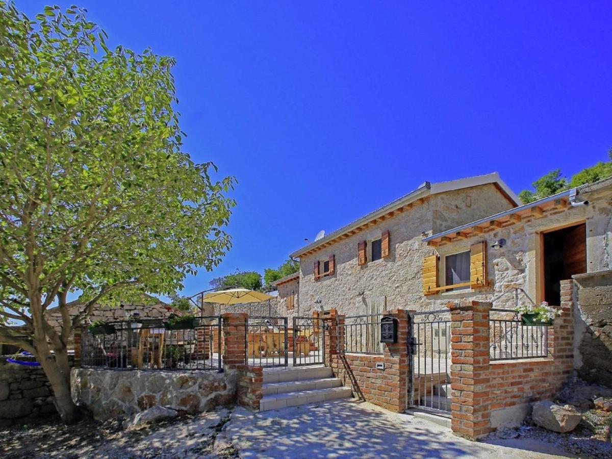 Lovely Holiday Home In Starigrad Esterno foto